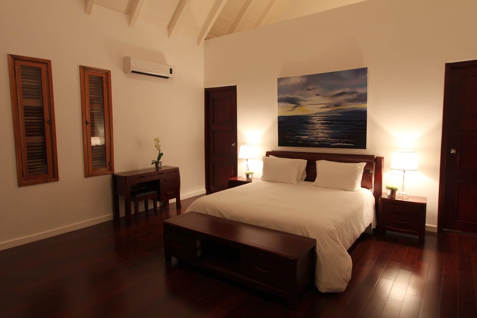 One-bedroom suite | Premium bedding, pillowtop beds, minibar, in-room safe
