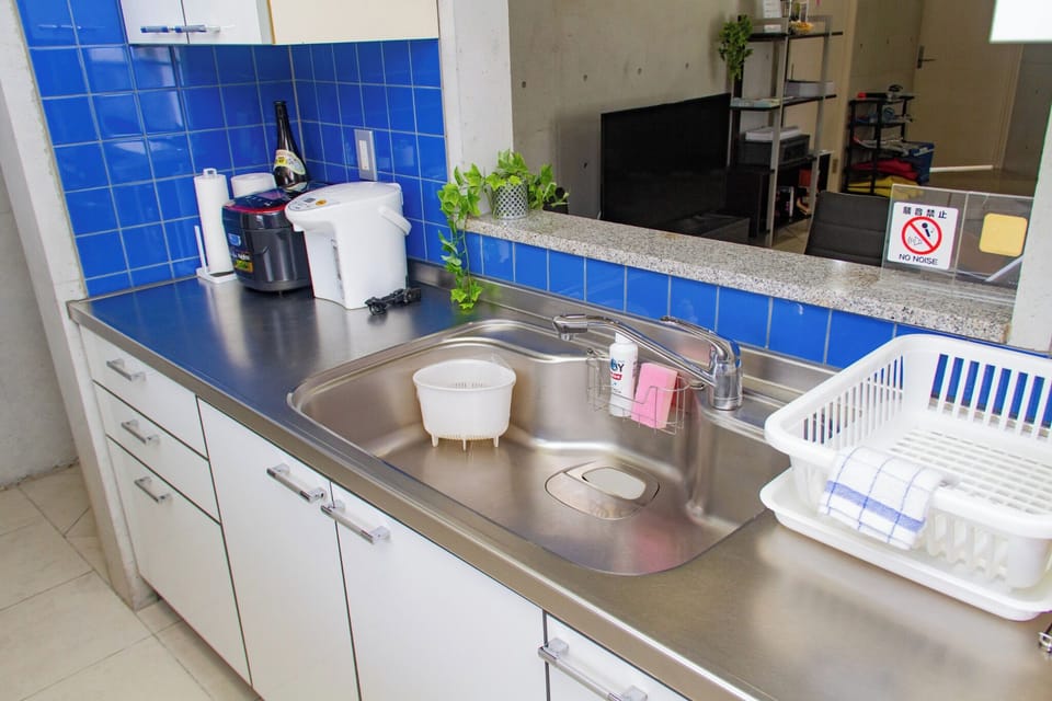 [Main house / kitchen] Face-to-face kitchen facing the living space