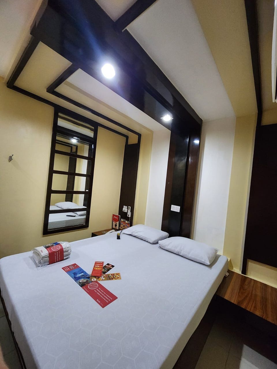 Deluxe Room, 1 Queen Bed | Free WiFi, bed sheets