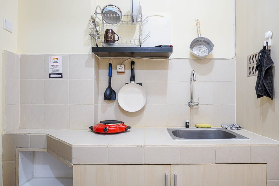 Fridge, stovetop, dishwasher, electric kettle