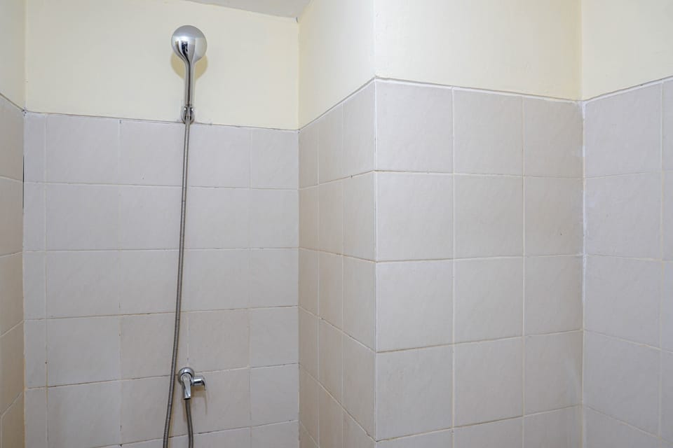 Apartment, Non Smoking, Kitchenette | Bathroom | Shower, free toiletries, towels