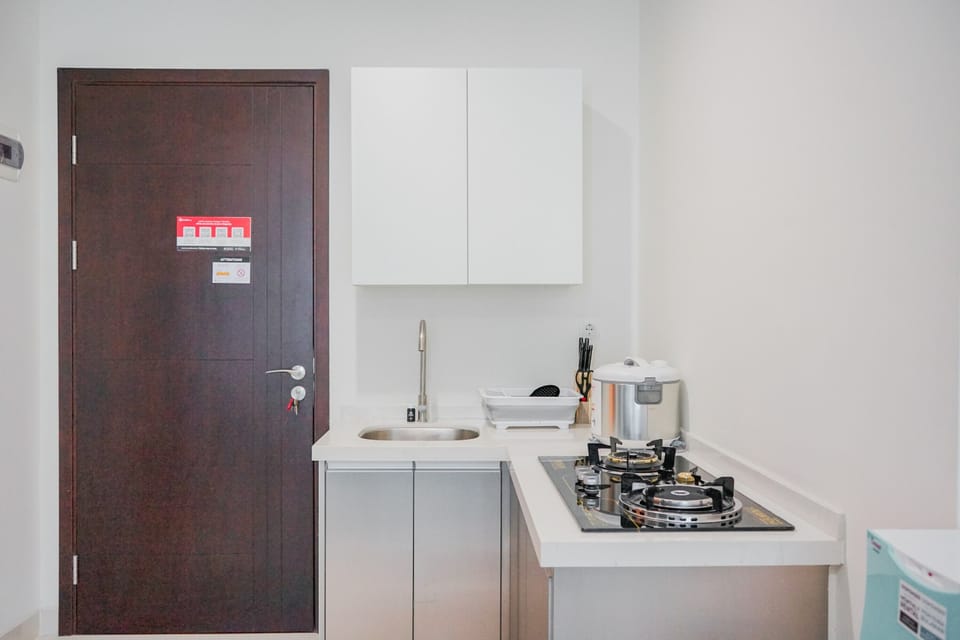 Fridge, stovetop, dishwasher, electric kettle