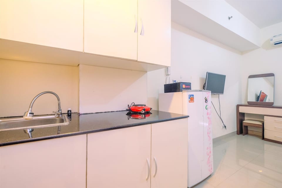 Apartment, Non Smoking, Kitchenette | Private kitchen | Fridge, stovetop, dishwasher, electric kettle