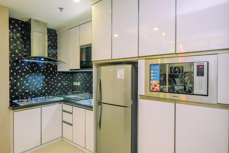 Apartment, Non Smoking, Kitchenette | Private kitchen | Fridge, microwave, stovetop, electric kettle
