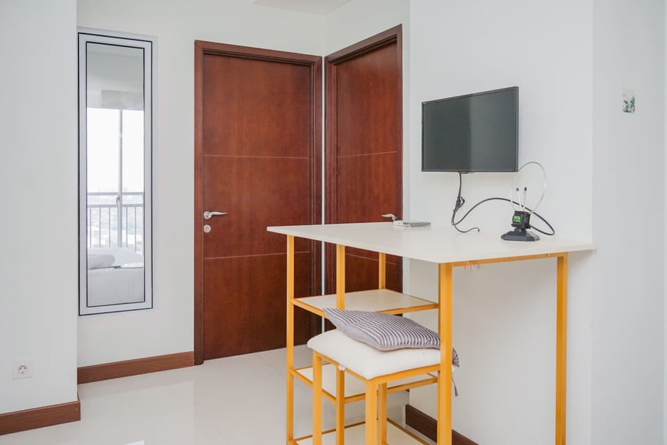 Apartment, Non Smoking, Kitchenette | Television