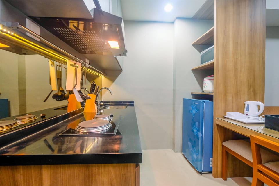 Apartment, Non Smoking, Kitchenette | Private kitchen | Fridge, microwave, stovetop, dishwasher
