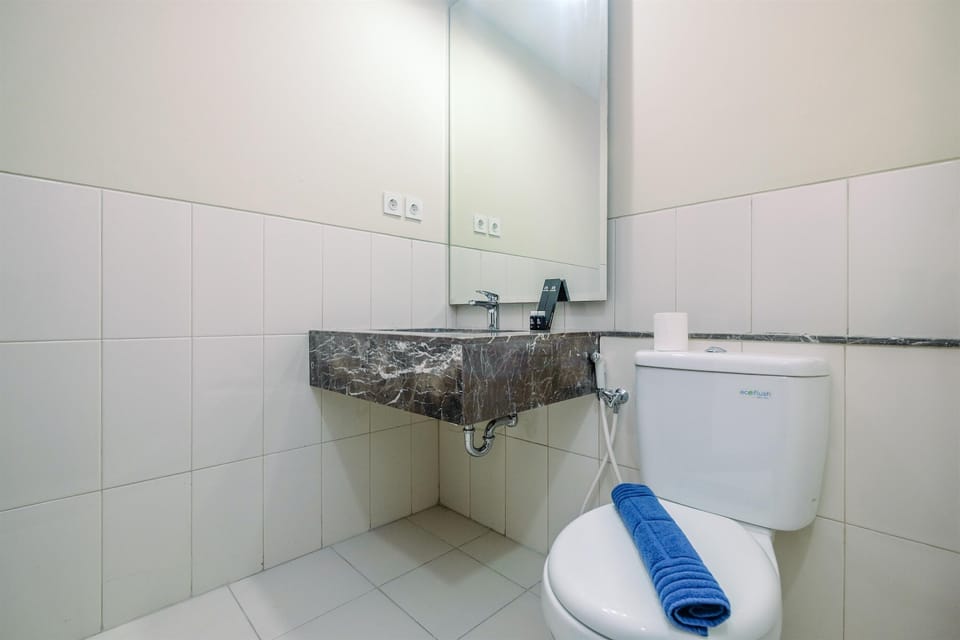 Apartment, Non Smoking, Kitchenette | Bathroom | Shower, free toiletries, towels