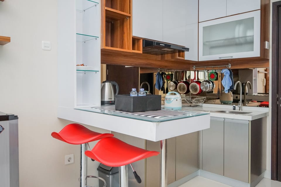 Apartment, Non Smoking, Kitchenette | Private kitchen | Fridge, stovetop, electric kettle, cookware/dishes/utensils