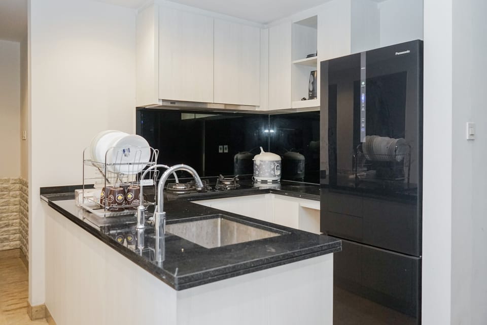 Apartment, Non Smoking, Kitchenette | Private kitchen | Fridge, microwave, stovetop, cookware/dishes/utensils