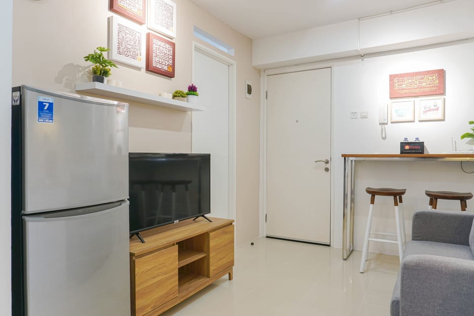 Apartment, Non Smoking, Kitchenette | Living room | TV