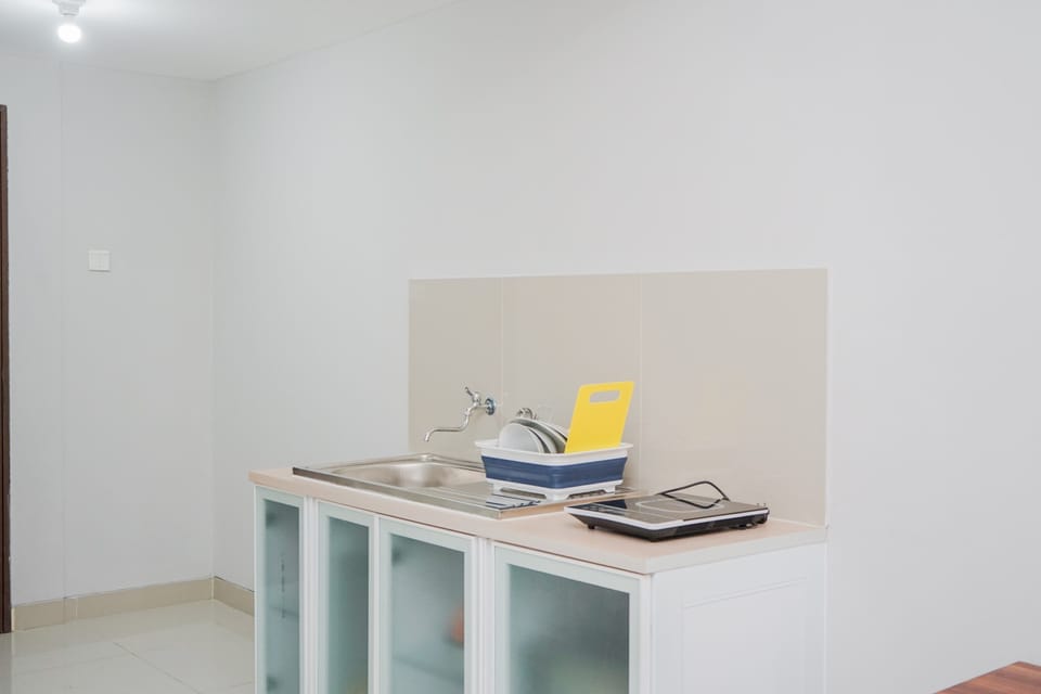Apartment, Non Smoking, Kitchenette | Private kitchenette | Fridge, stovetop, electric kettle, cookware/dishes/utensils