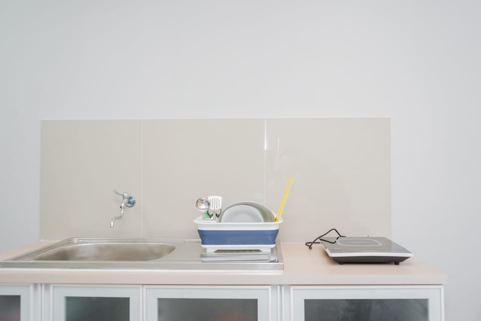 Apartment, Non Smoking, Kitchenette | Private kitchen | Fridge, stovetop, electric kettle, cookware/dishes/utensils