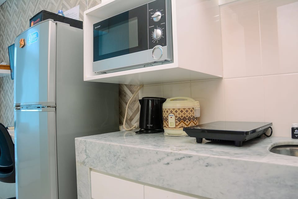 Apartment, Non Smoking, Kitchenette | Private kitchen | Fridge, microwave, stovetop, cookware/dishes/utensils