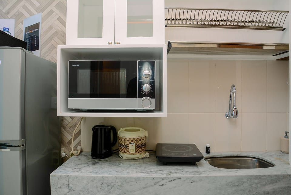 Apartment, Non Smoking, Kitchenette | Private kitchen | Fridge, microwave, stovetop, cookware/dishes/utensils