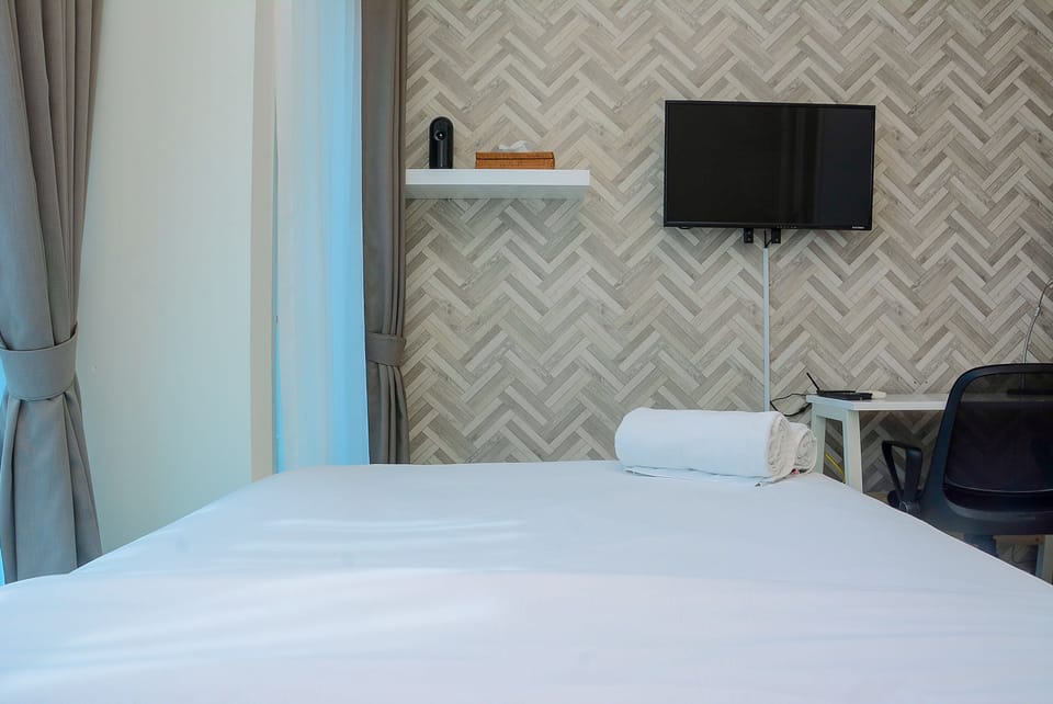Apartment, Non Smoking, Kitchenette | 1 bedroom, iron/ironing board, free WiFi, bed sheets