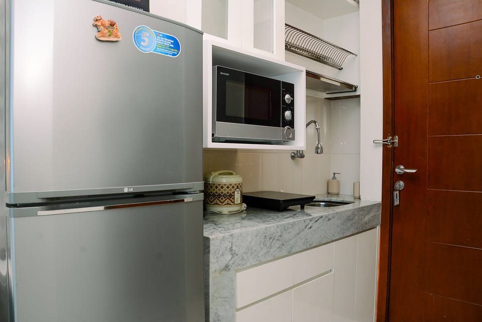 Apartment, Non Smoking, Kitchenette | Private kitchen | Fridge, microwave, stovetop, cookware/dishes/utensils