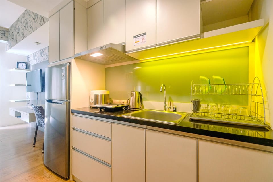 Apartment, Non Smoking, Kitchenette | Private kitchen | Fridge, stovetop, electric kettle, cookware/dishes/utensils