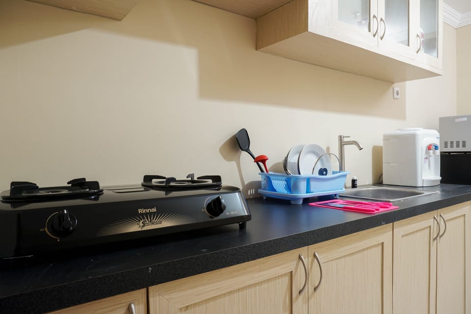 Standard Apartment, Non Smoking, Kitchenette | Private kitchen | Fridge, stovetop, electric kettle, rice cooker