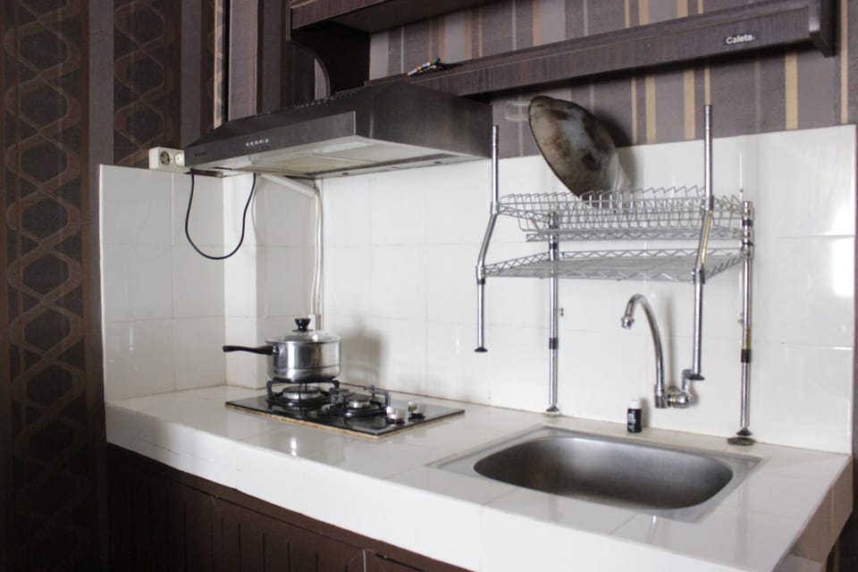 Apartment, Non Smoking, Kitchenette | Private kitchenette | Fridge, stovetop, dishwasher, cookware/dishes/utensils