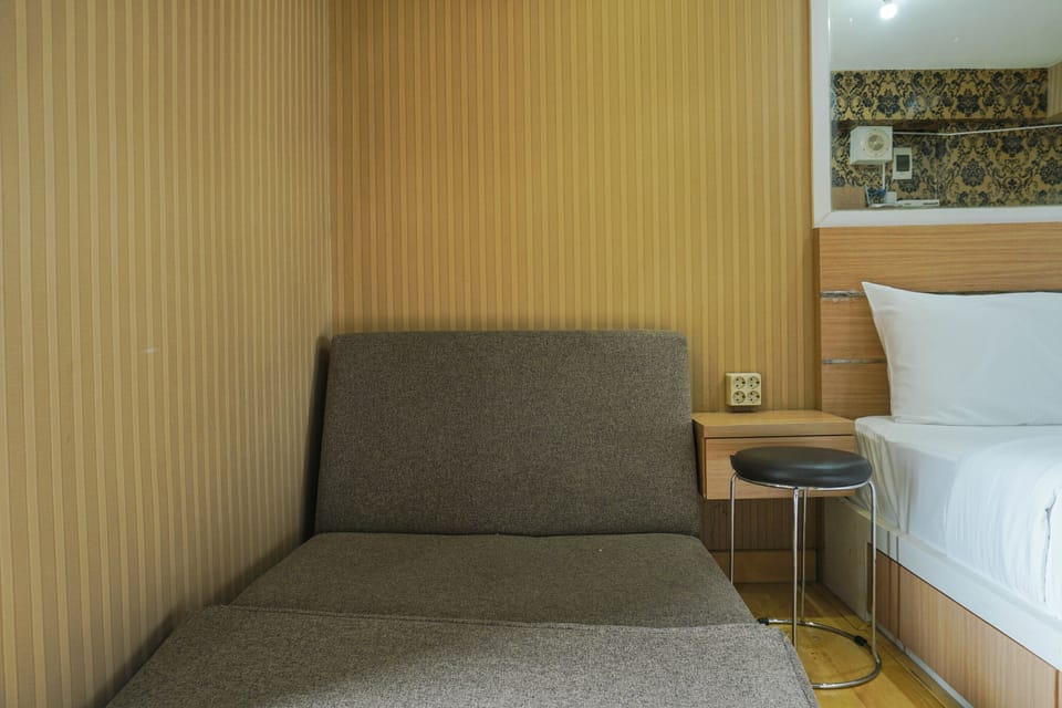 Apartment, Non Smoking, Kitchenette | 1 bedroom, iron/ironing board, free WiFi, bed sheets