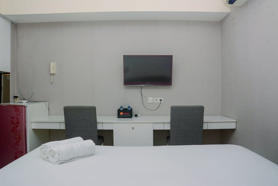 Apartment, Non Smoking, Kitchenette | 1 bedroom, iron/ironing board, free WiFi, bed sheets