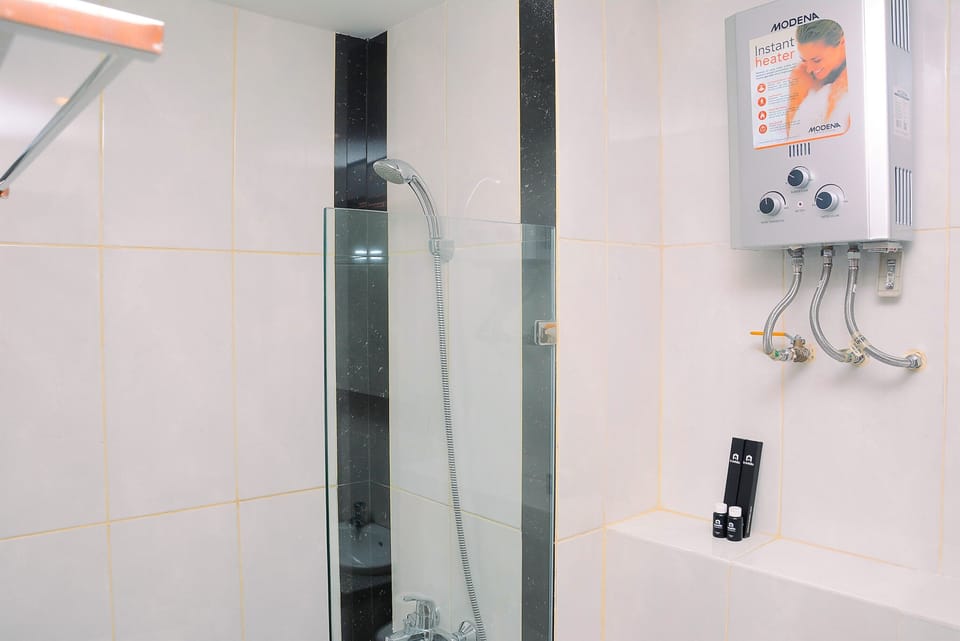 Apartment, Non Smoking, Kitchenette | Bathroom | Shower, free toiletries, towels