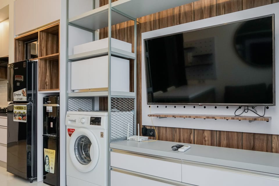 Apartment, Non Smoking, Kitchenette | Living area | TV