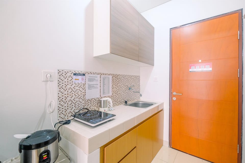 Apartment, Non Smoking, Kitchenette | Private kitchen | Fridge, stovetop, electric kettle, cookware/dishes/utensils
