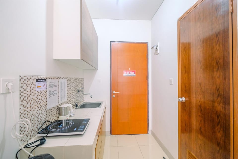 Apartment, Non Smoking, Kitchenette | Private kitchen | Fridge, stovetop, electric kettle, cookware/dishes/utensils