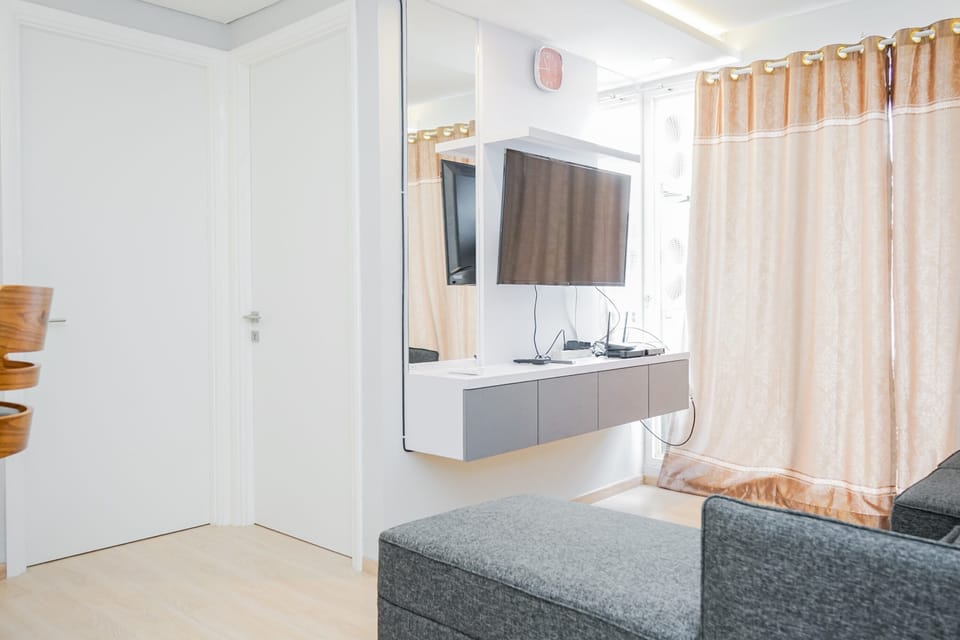 Apartment, Non Smoking, Kitchenette | Living area | TV