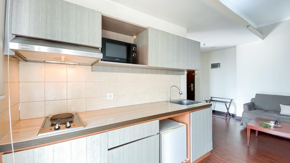 Apartment, Non Smoking, Kitchenette | Private kitchen | Fridge, microwave, stovetop, electric kettle