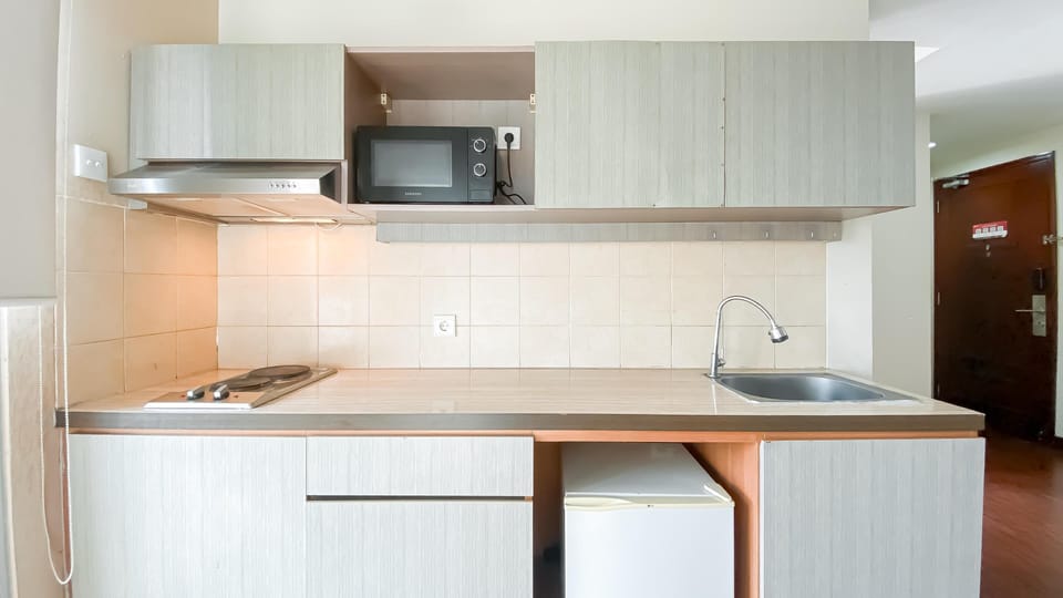 Apartment, Non Smoking, Kitchenette | Private kitchen | Fridge, microwave, stovetop, electric kettle