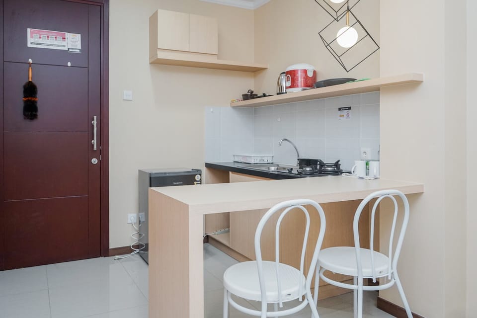 Apartment, Non Smoking, Kitchenette | Living area | TV