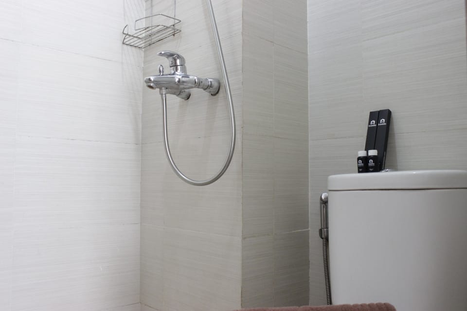 Apartment, Non Smoking, Kitchenette | Bathroom | Shower, free toiletries, towels