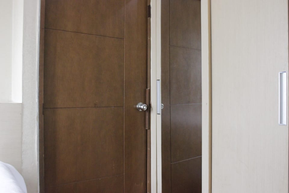Apartment, Non Smoking, Kitchenette | Desk, iron/ironing board, free WiFi, bed sheets