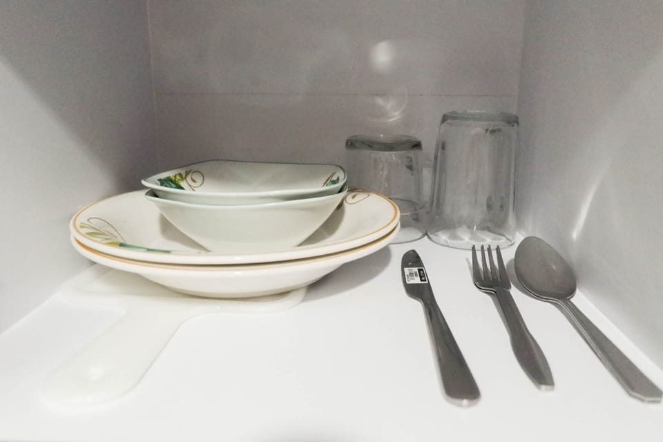 Apartment, Non Smoking, Kitchenette | 1 bedroom, iron/ironing board, free WiFi, bed sheets