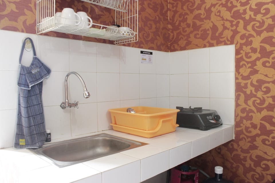 Apartment, Non Smoking, Kitchenette | Private kitchen | Fridge, stovetop, dishwasher, cookware/dishes/utensils