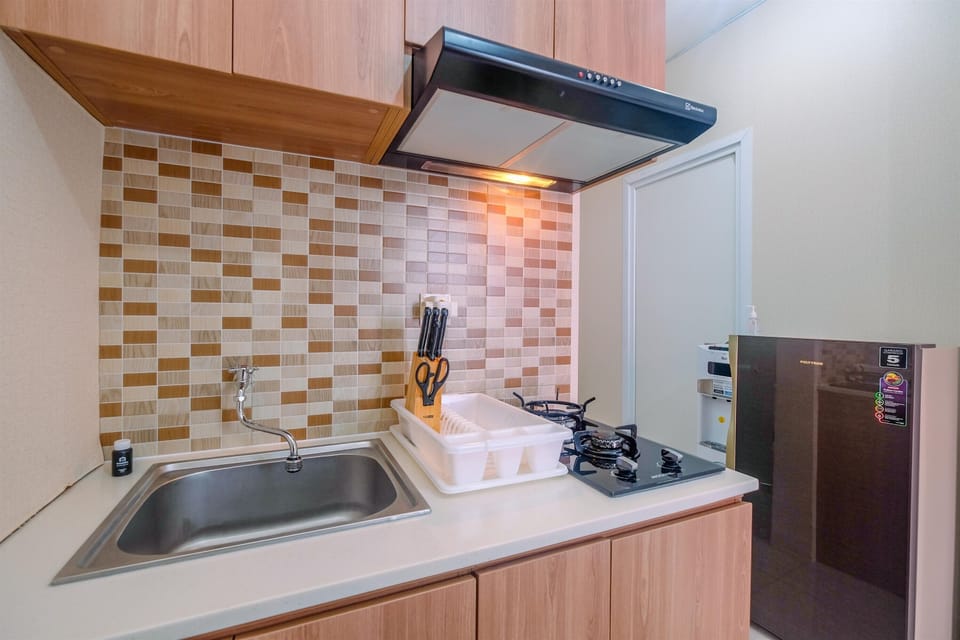Apartment, Non Smoking, Kitchenette | Private kitchen | Fridge, stovetop, electric kettle, cookware/dishes/utensils