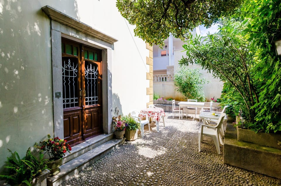 Apartment (Two Bedroom Apartment with Garden) | Exterior