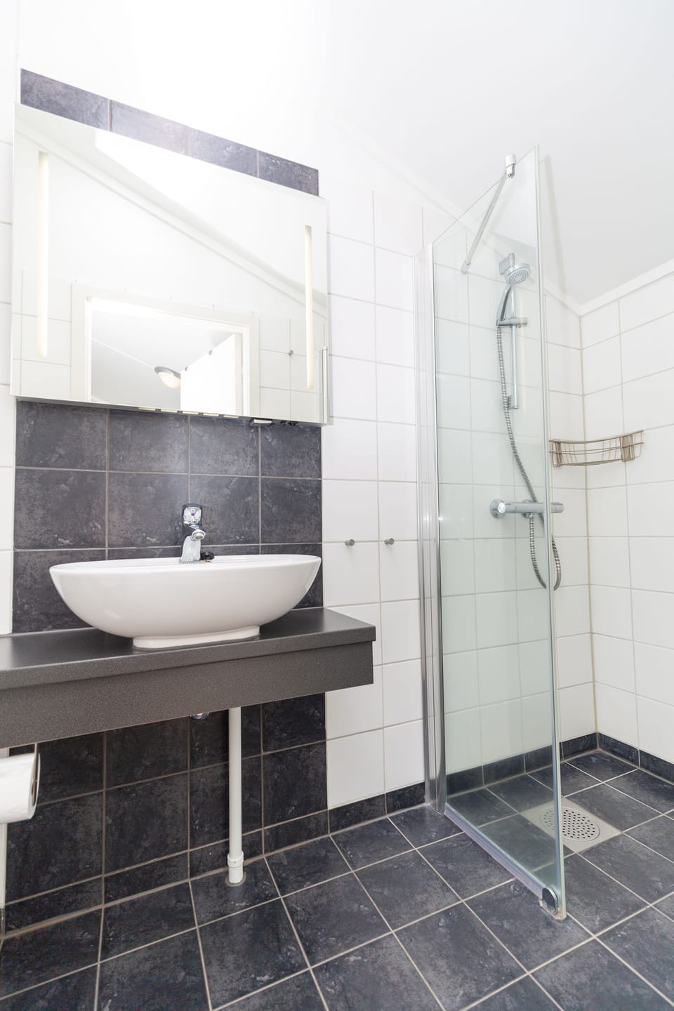 Comfort Room | Bathroom | Shower, towels