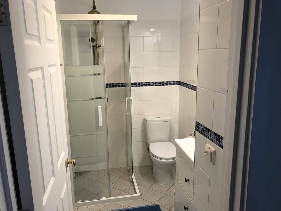 Bathroom with floor heating