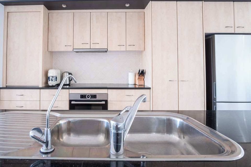 All modern appliances are available.