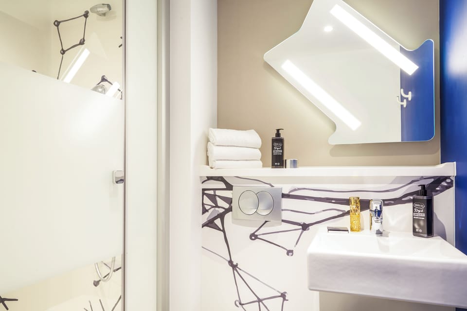 Shower, eco-friendly toiletries, hair dryer