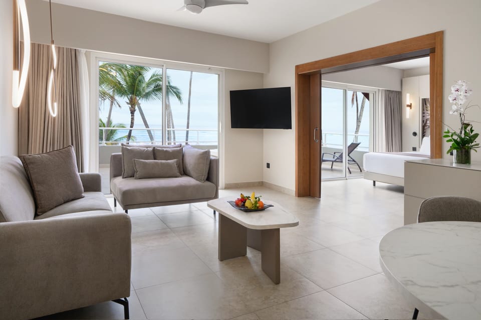 Premium bedding, down comforters, free minibar, in-room safe
