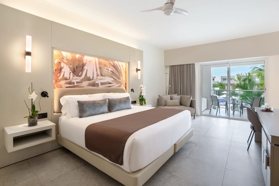 Premium bedding, down comforters, free minibar, in-room safe
