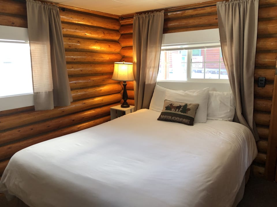 Traditional Cabin, 2 Bedrooms (Cabin 21) | Free WiFi, bed sheets