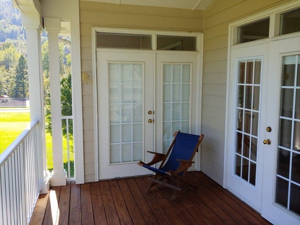 2nd View of Balcony