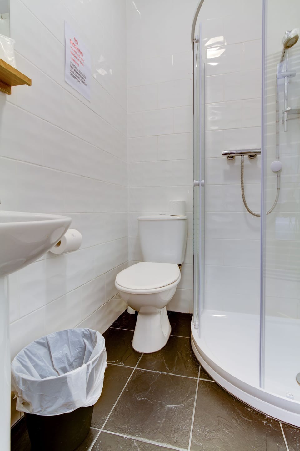 Double Room 3 | Bathroom | Shower, free toiletries, hair dryer, towels