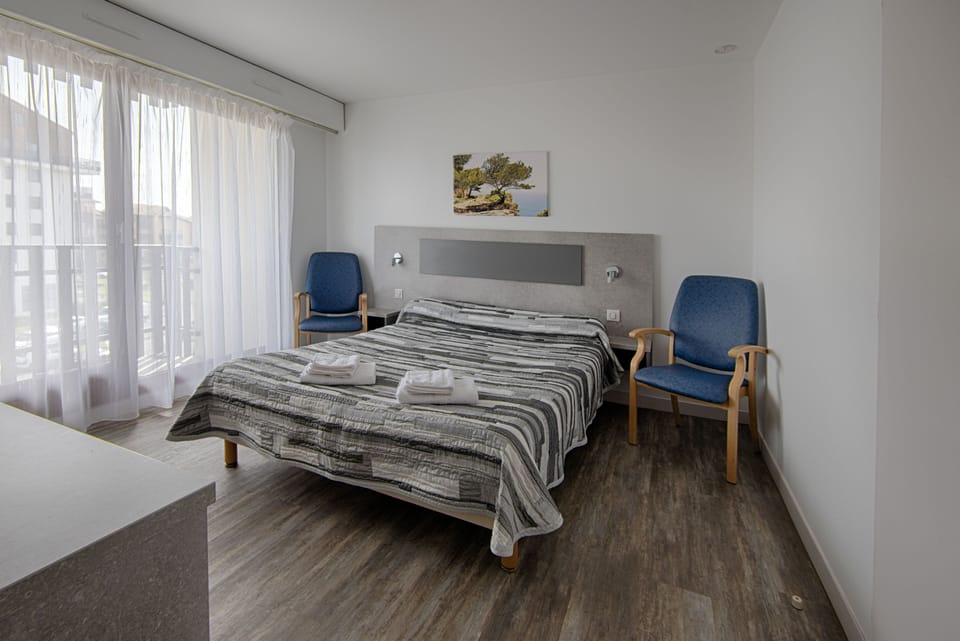 Comfort Double Room | Individually decorated, individually furnished, blackout drapes