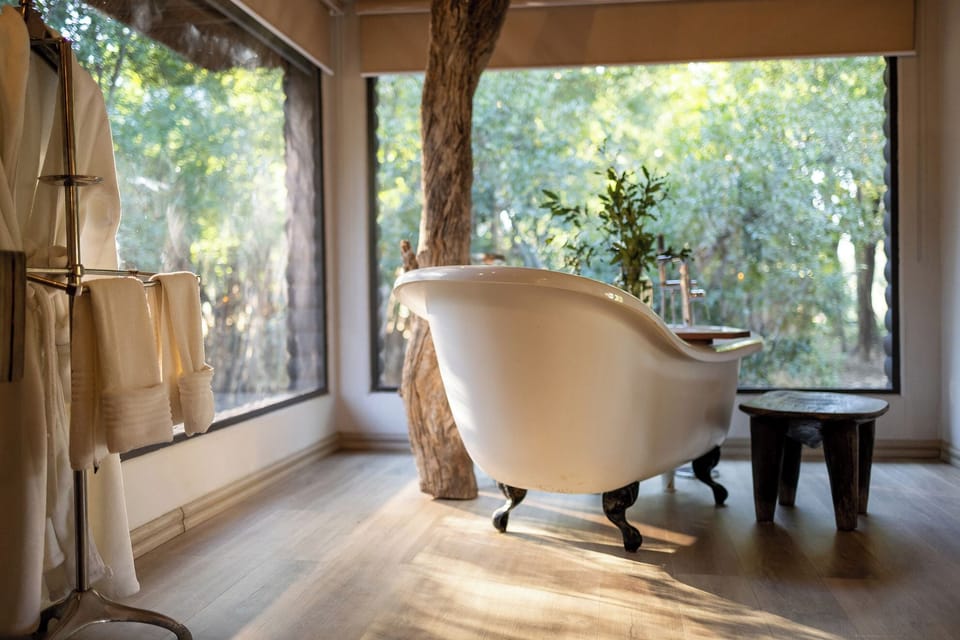 Presidential Double Room | Bathroom | Separate tub and shower, deep soaking tub, free toiletries, hair dryer
